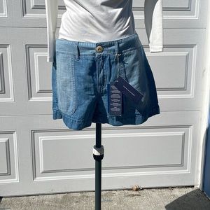 Tommy Hilfiger short size 6